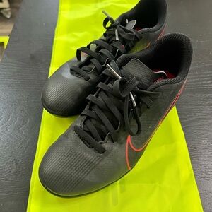 Nike Soccer Cleats Boys 2.5y.